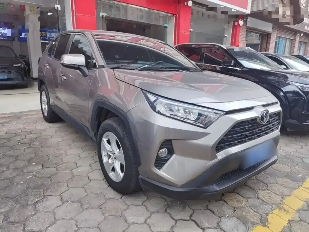 Toyota RAV4 — фото 6