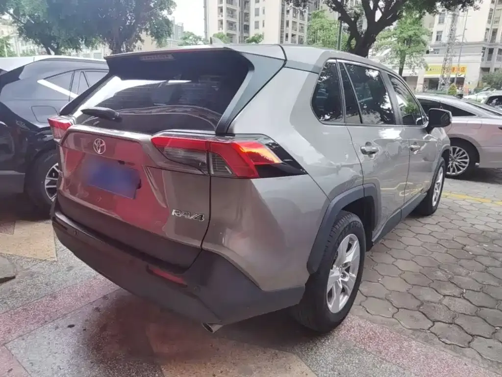 Toyota RAV4 — фото 4