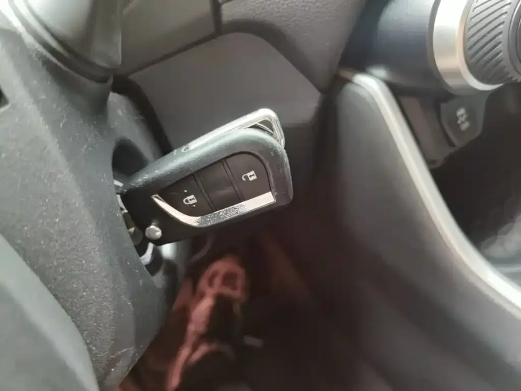 Toyota RAV4 — фото 2