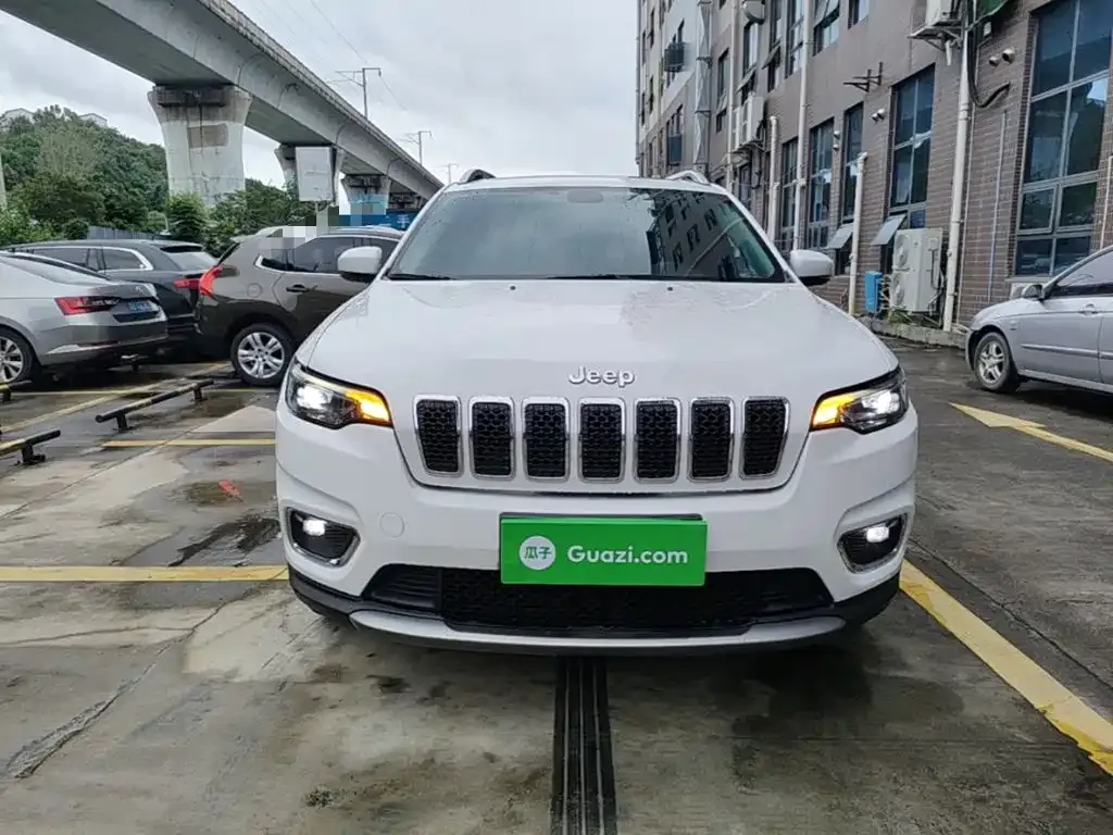 Jeep Cherokee — фото 4