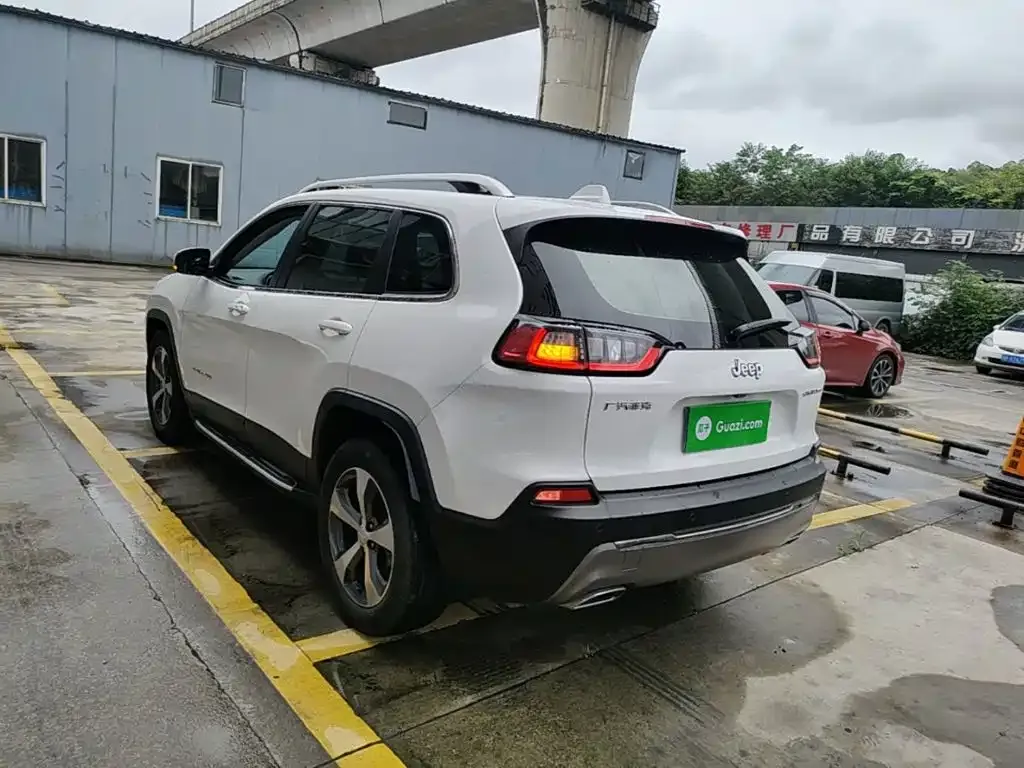 Jeep Cherokee — фото 5