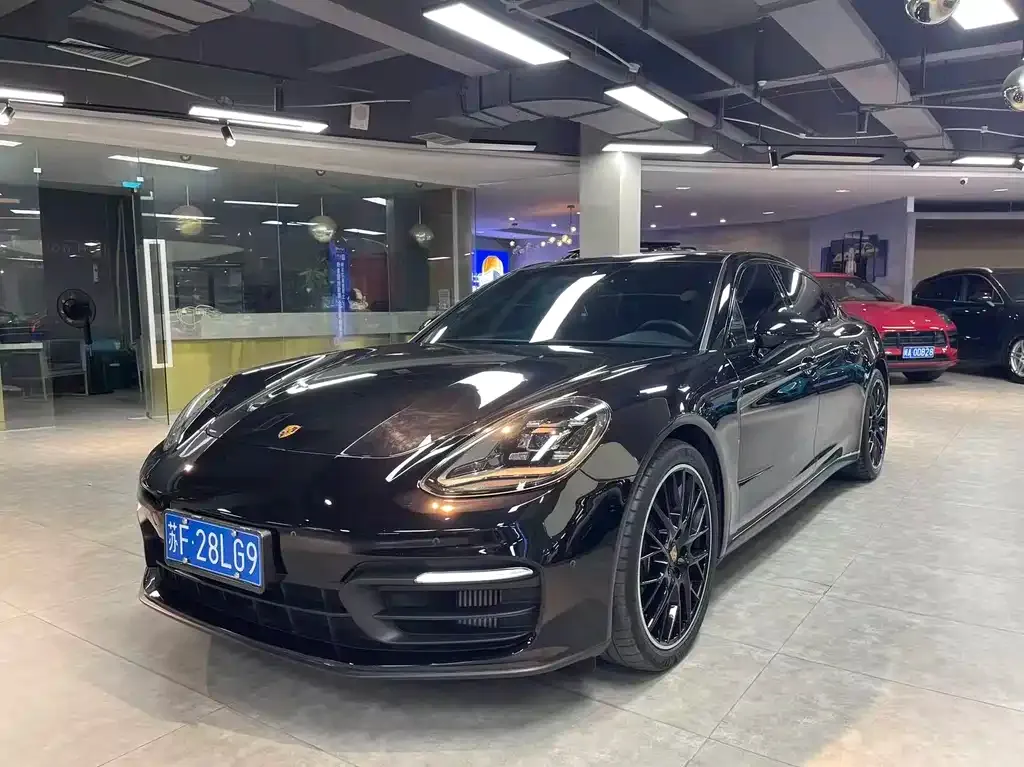 Porsche Panamera — фото 1