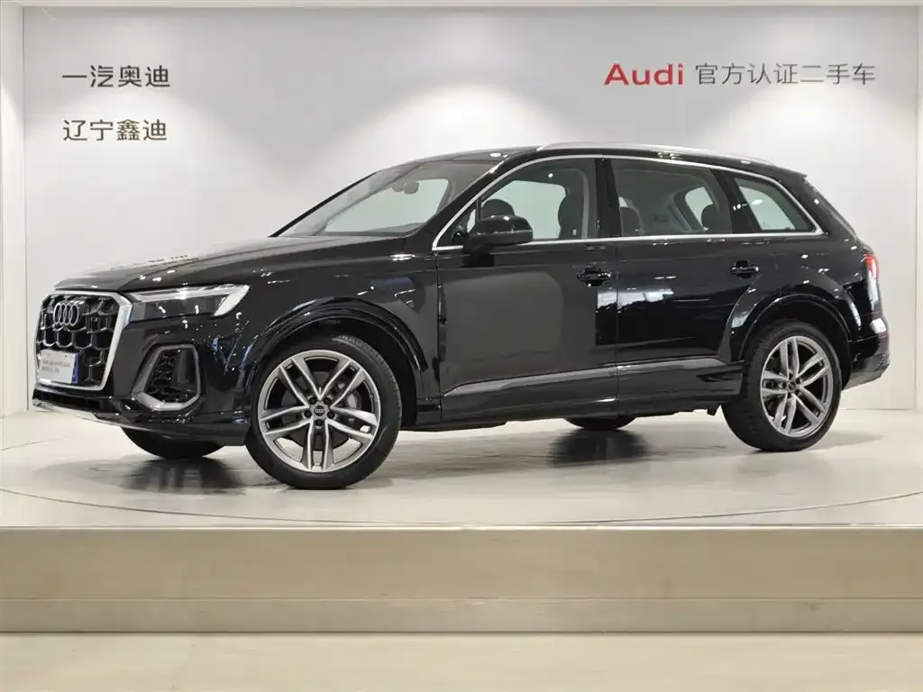 Audi Q7 — фото 1