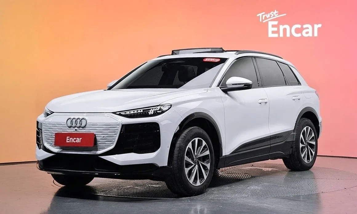 Audi Q6 e-tron — фото 1