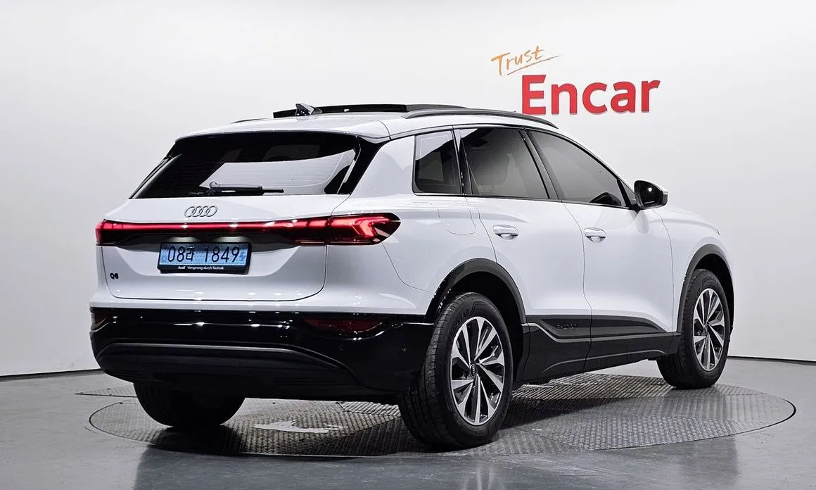 Audi Q6 e-tron — фото 6