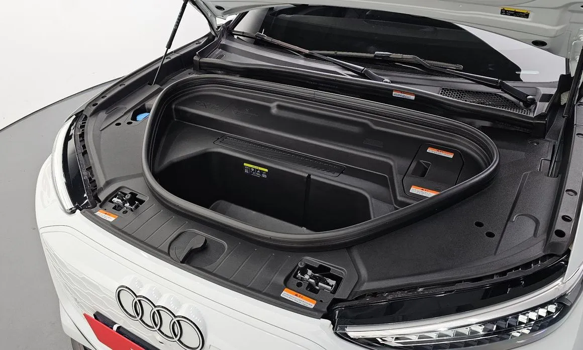 Audi Q6 e-tron — фото 8
