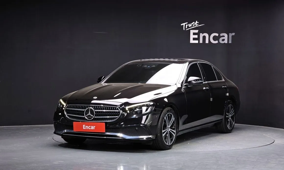 Mercedes-Benz E-Class — фото 1