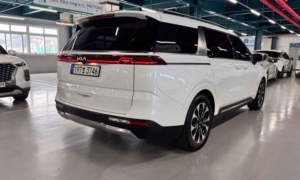 Kia Carnival — фото 4