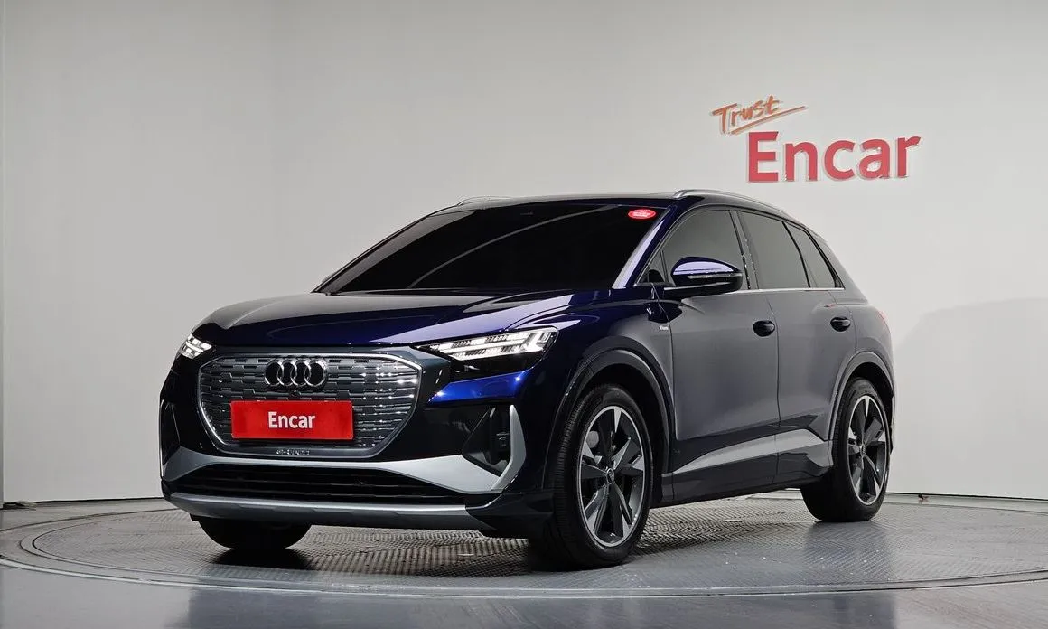 Audi Q4 e-tron — фото 1