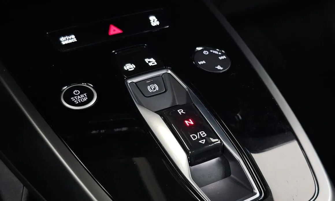 Audi Q4 e-tron — фото 8