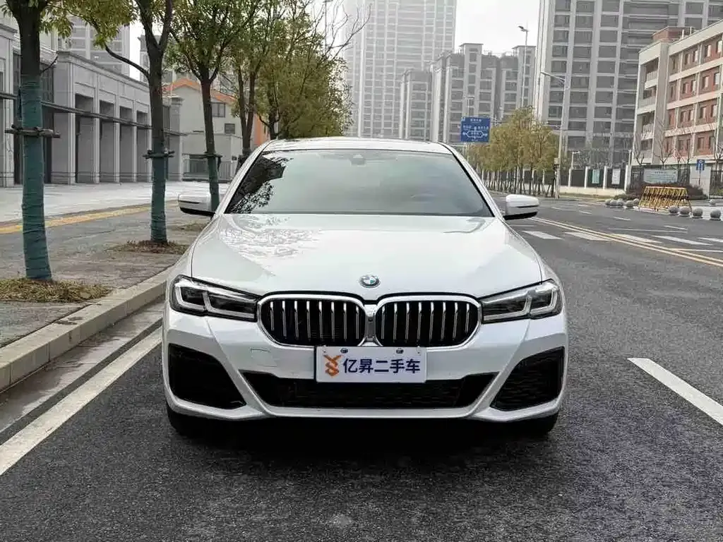 BMW 5 Series — фото 8