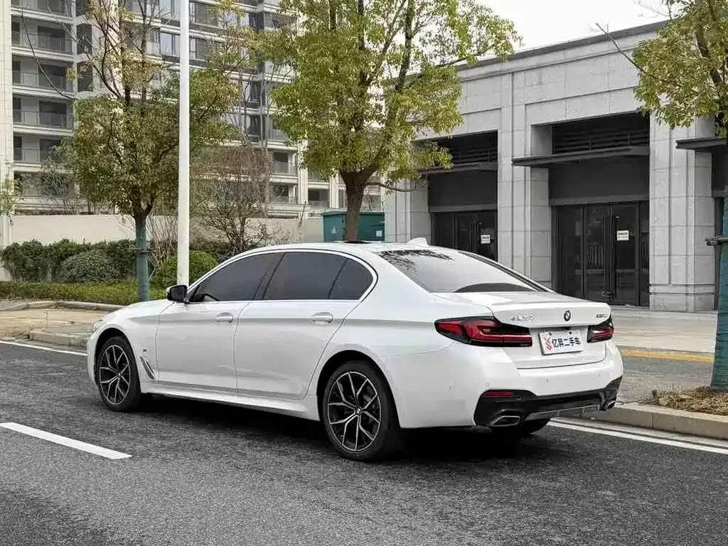 BMW 5 Series — фото 5