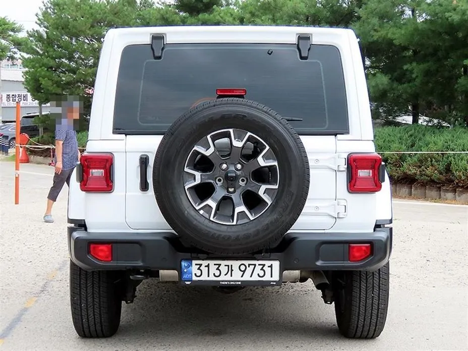 Jeep Wrangler — фото 6