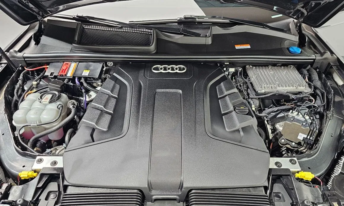 Audi Q7 — фото 10