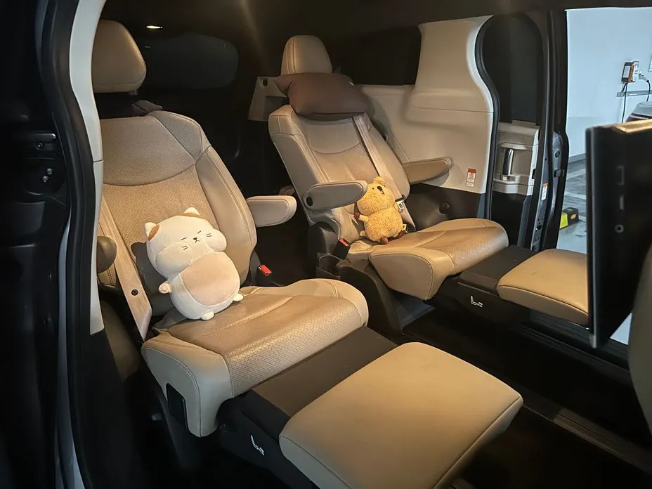 Toyota Sienna — фото 9