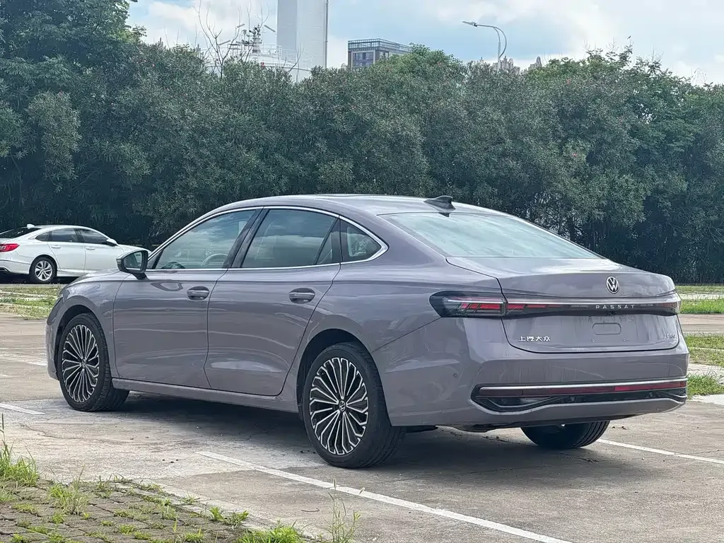 Volkswagen Passat — фото 10