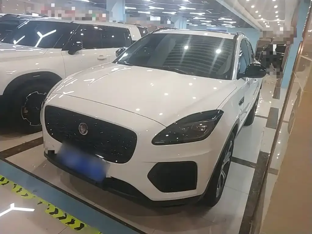 Jaguar E-PACE — фото 7