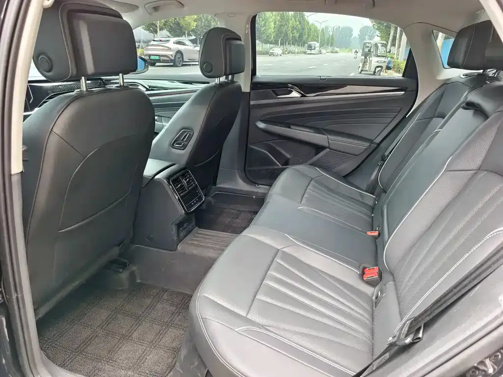 Volkswagen Passat — фото 2