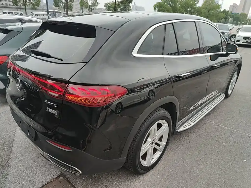Mercedes-Benz EQE SUV — фото 3