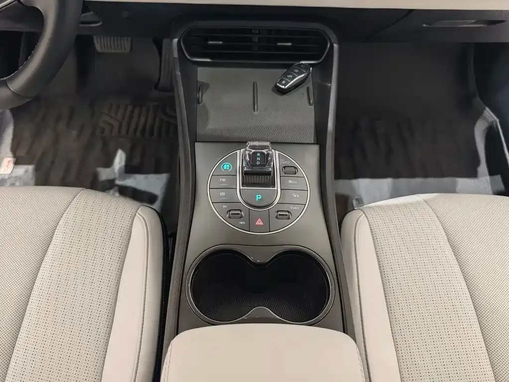 BYD Seal 05 DM-i — фото 7