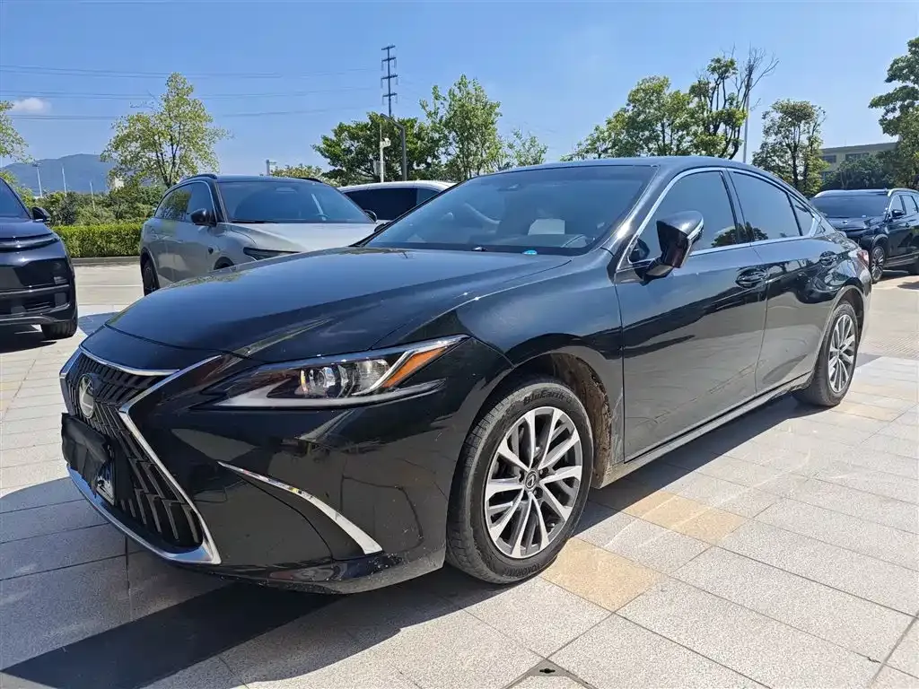 Lexus ES — фото 1