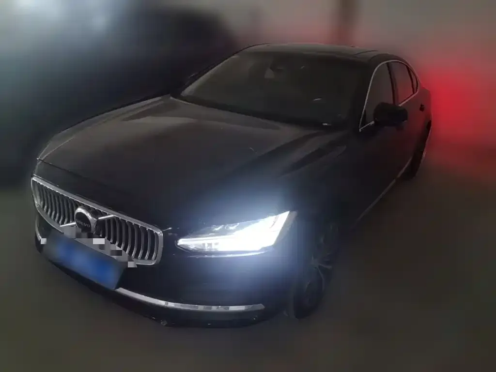 Volvo S90 — фото 1