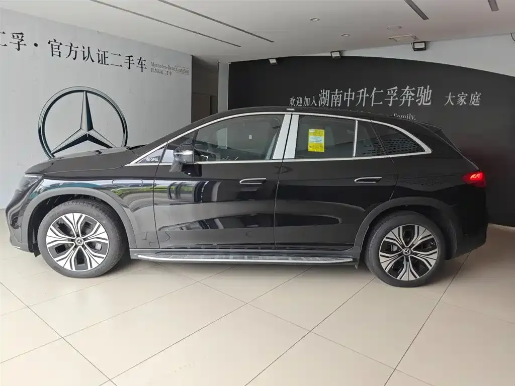 Mercedes-Benz EQE SUV — фото 7