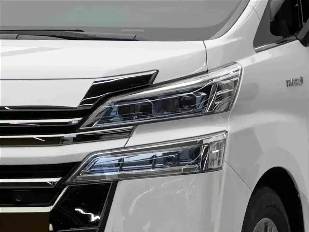 Toyota Vellfire — фото 4