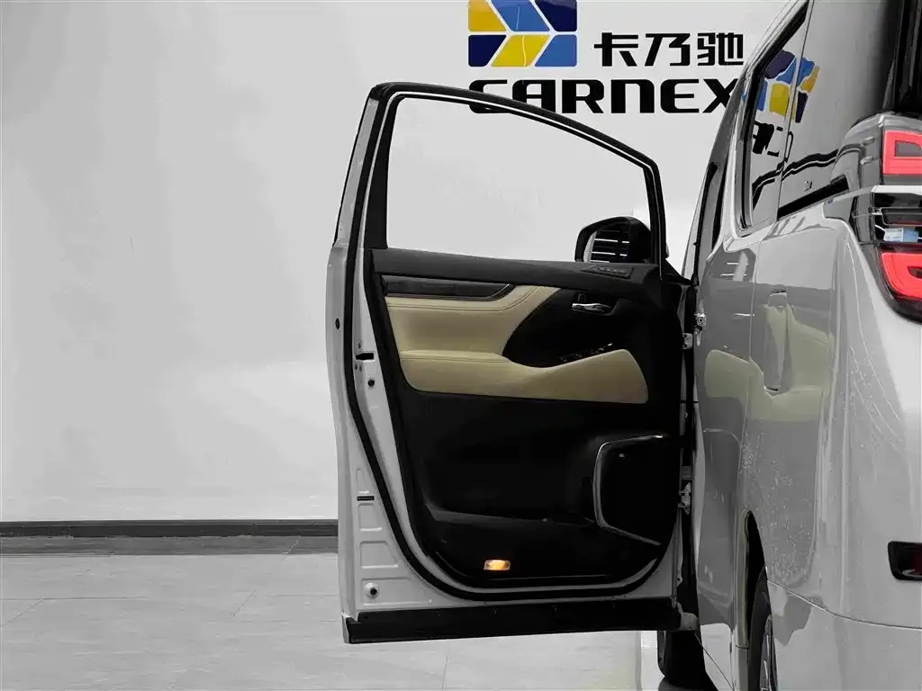 Toyota Vellfire — фото 3