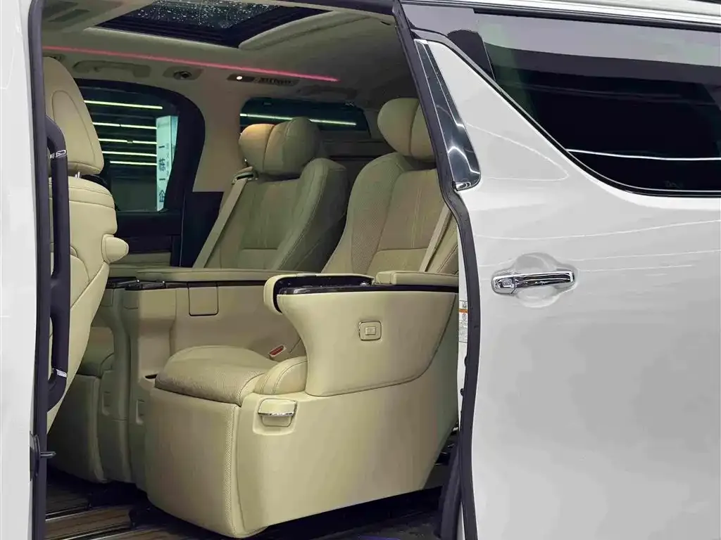 Toyota Vellfire — фото 5