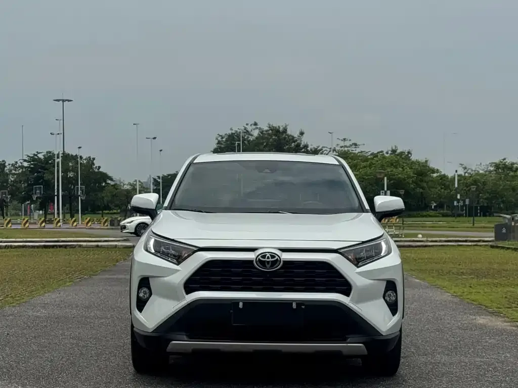 Toyota RAV4 — фото 2