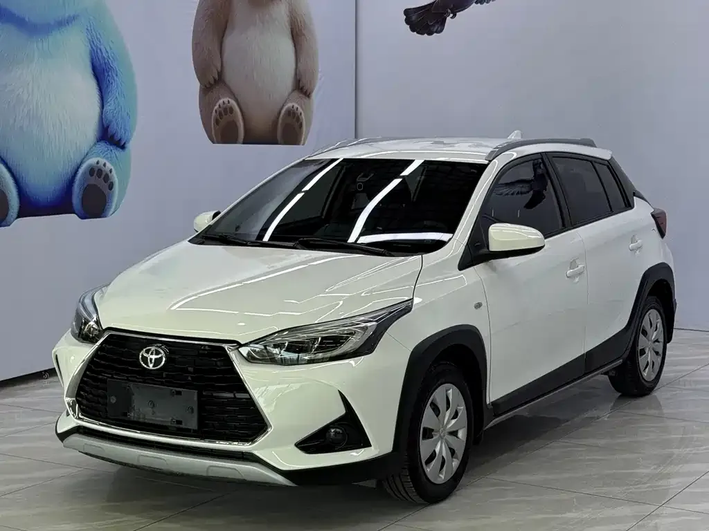 Toyota Yaris L — фото 1