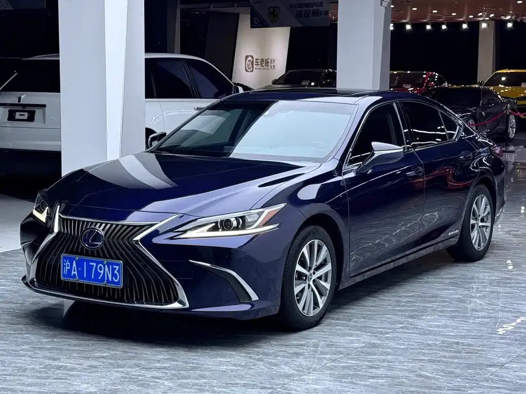Lexus ES — фото 1