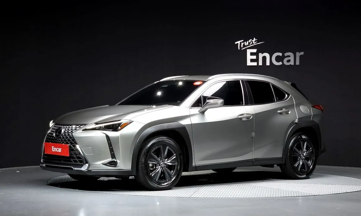 Lexus UX — фото 1