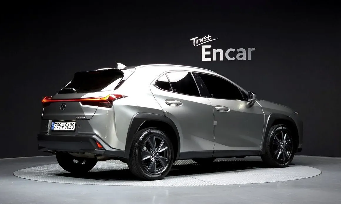 Lexus UX — фото 3