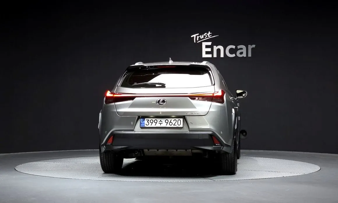 Lexus UX — фото 4