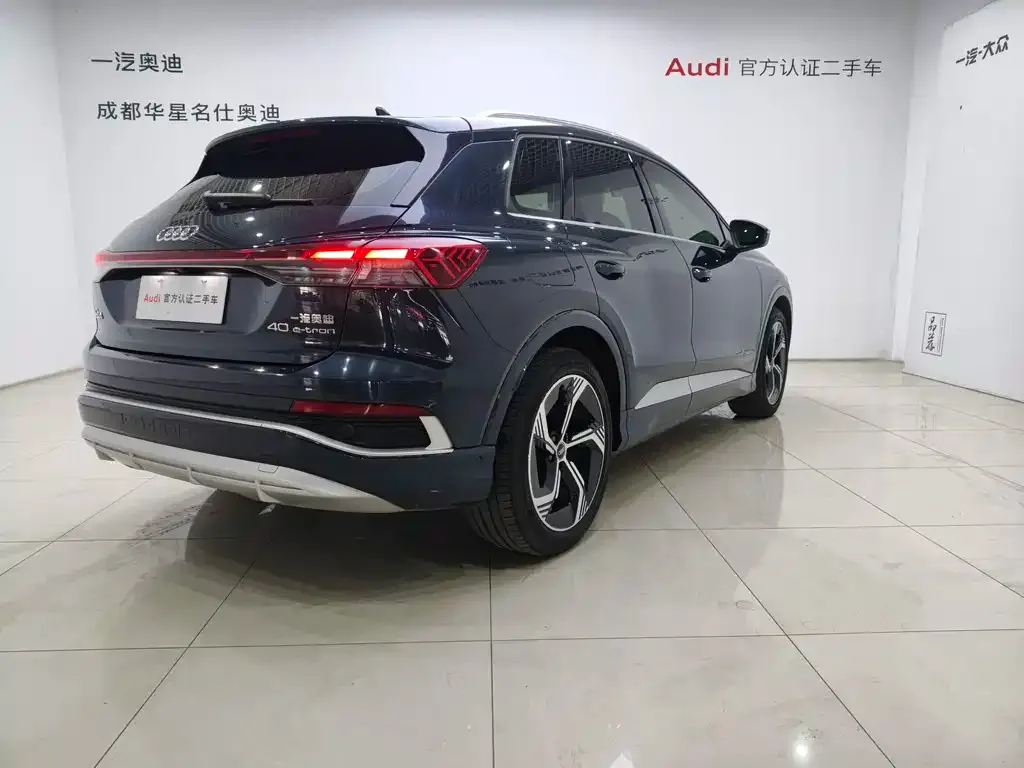 Audi Q4 e-tron — фото 2