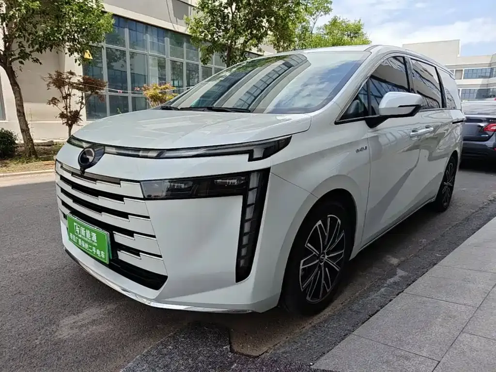 GAC Motor 传祺E8 PHEV — фото 8