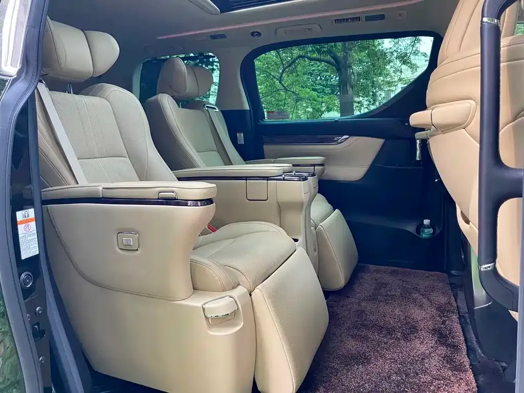 Toyota Alphard — фото 5