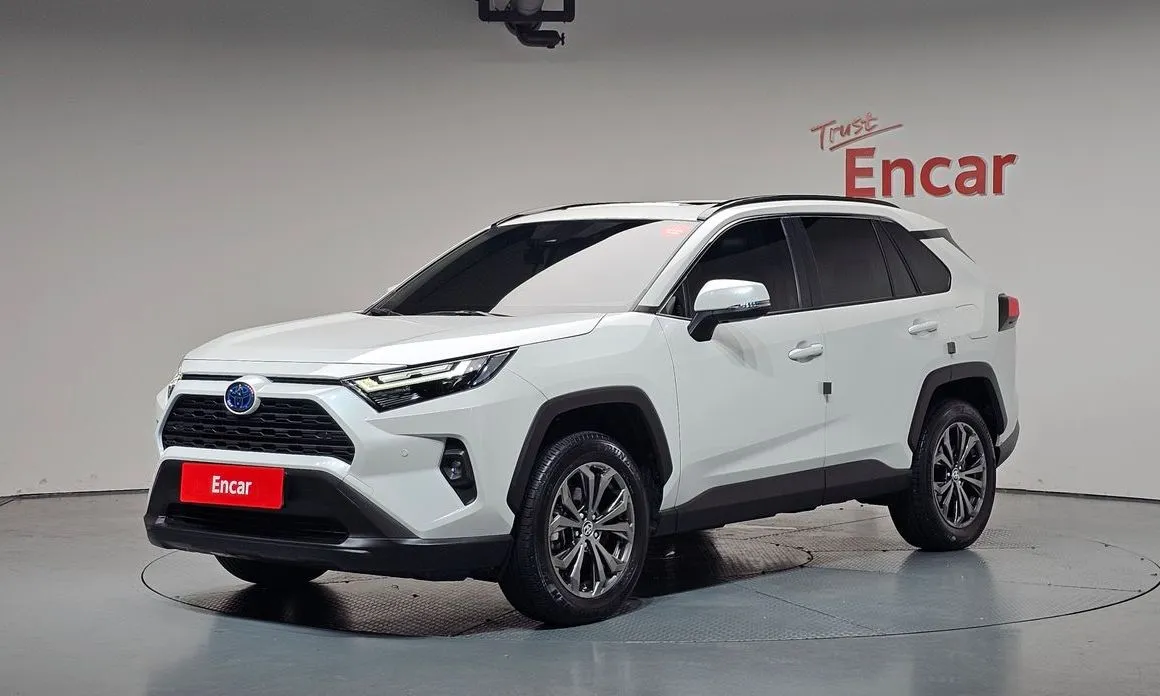 Toyota RAV4 — фото 1