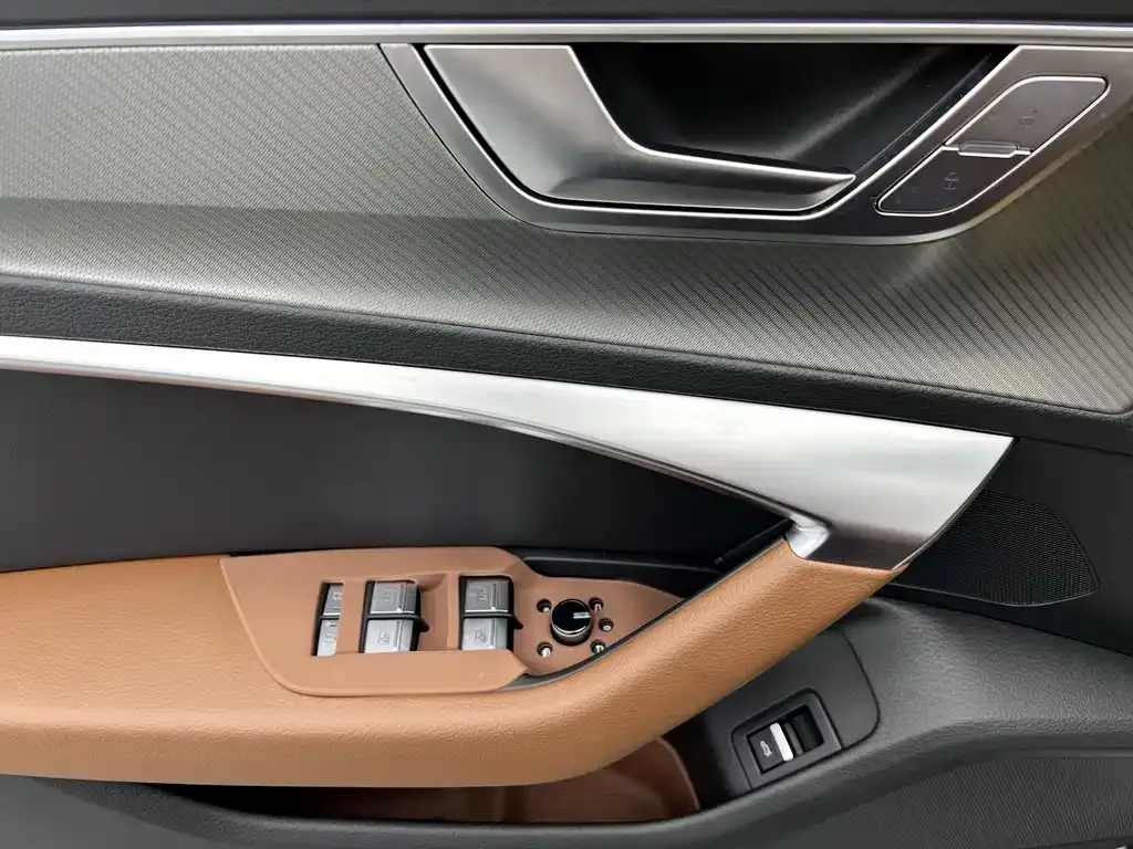Audi A6L — фото 10