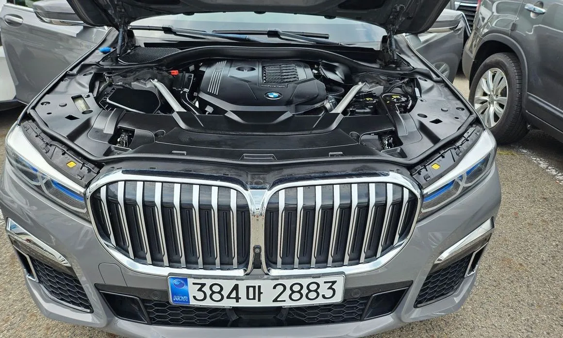 BMW 7-Series — фото 10