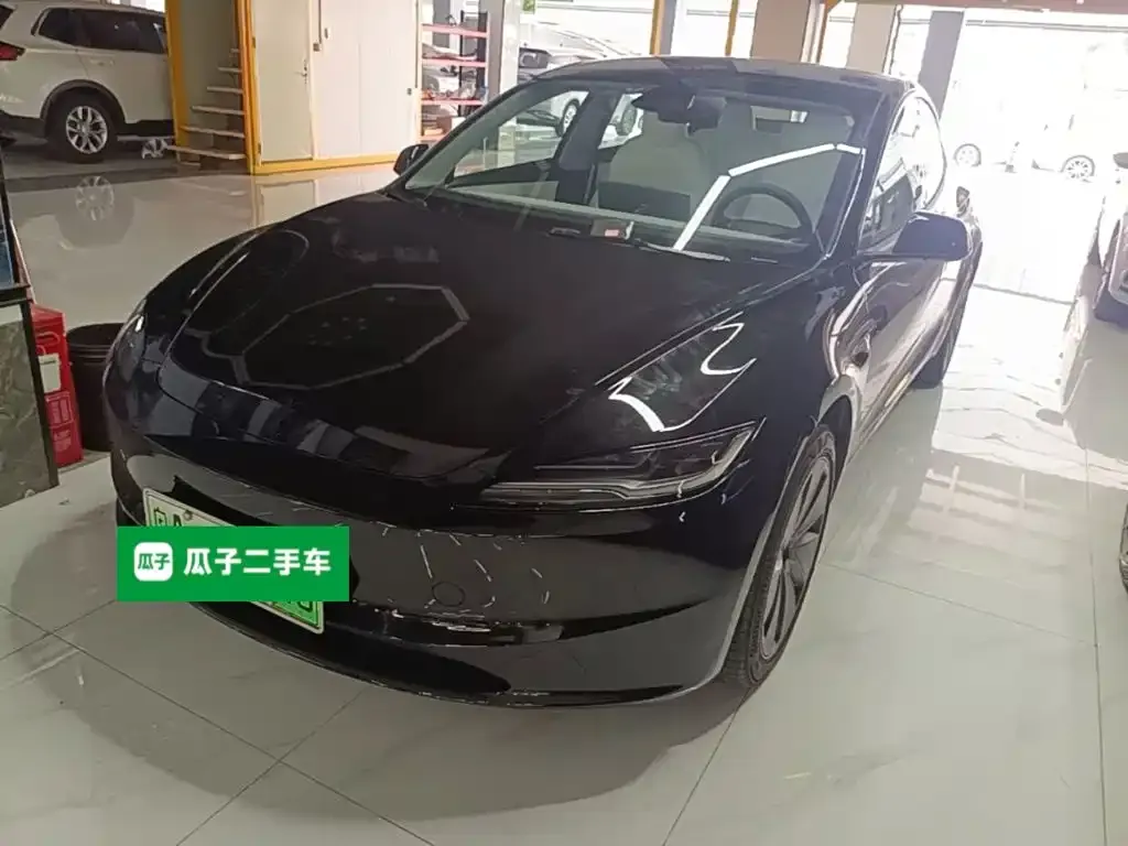 Tesla Model 3 — фото 1