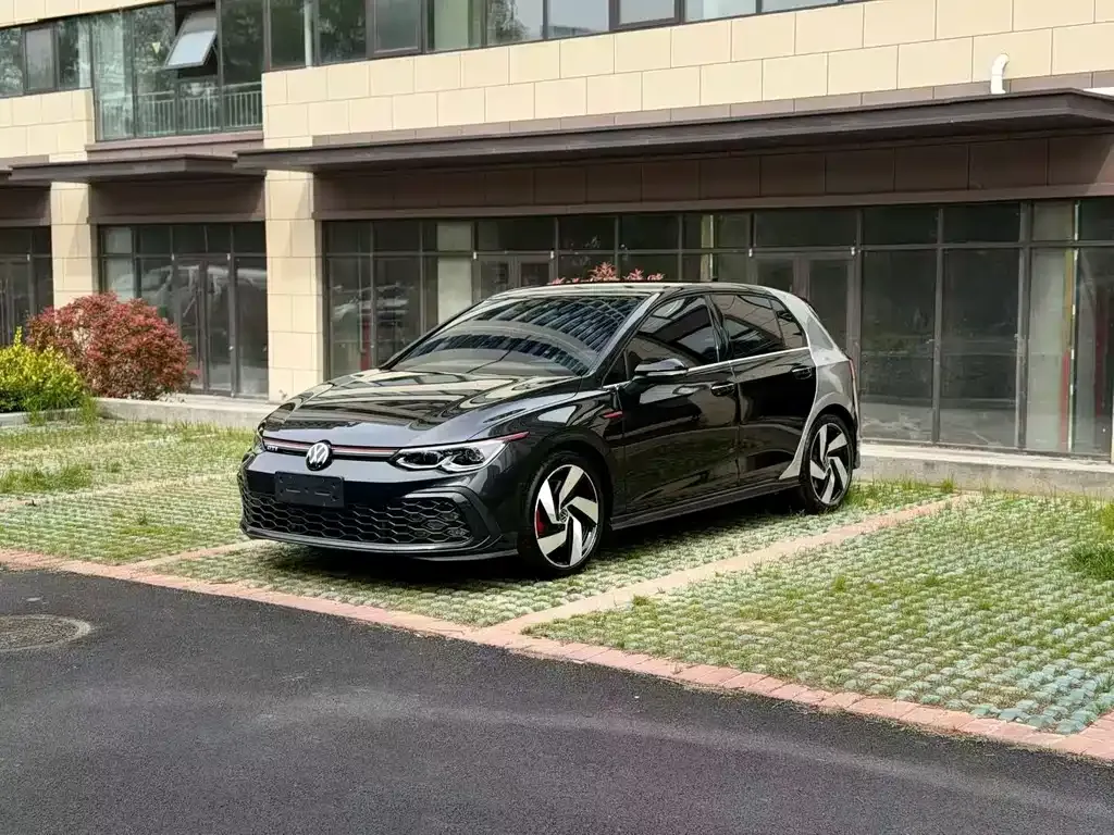 Volkswagen Golf GTI — фото 1
