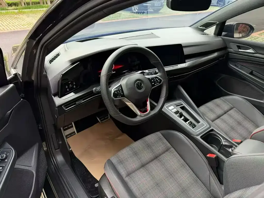 Volkswagen Golf GTI — фото 8
