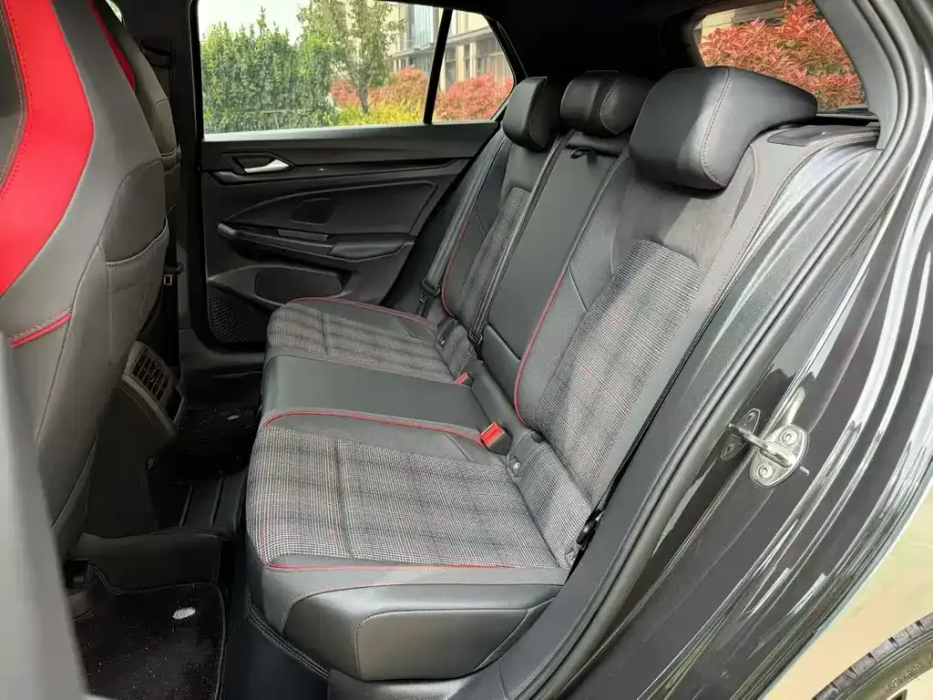 Volkswagen Golf GTI — фото 9
