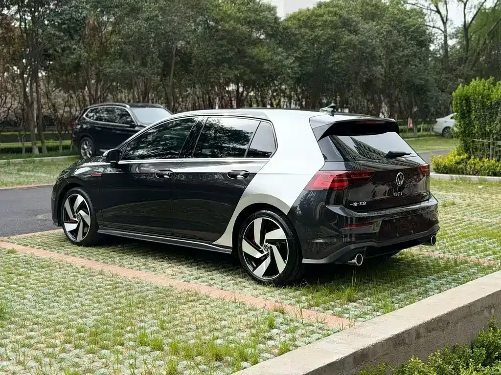 Volkswagen Golf GTI — фото 6