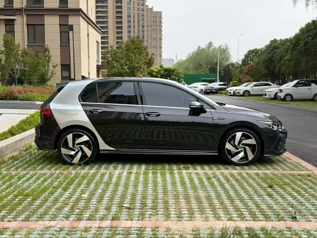 Volkswagen Golf GTI — фото 7