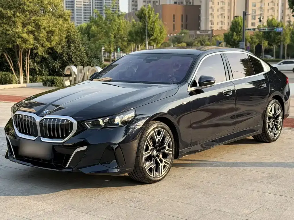 BMW 5 Series — фото 1