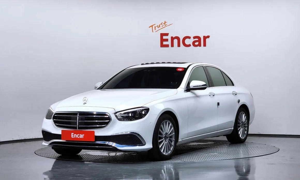 Mercedes-Benz E-Class — фото 1